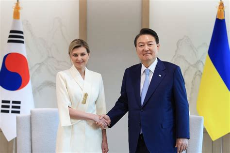South Korea’s president vows to expand non-lethal aid to Kyiv in meeting with Ukraine’s first lady